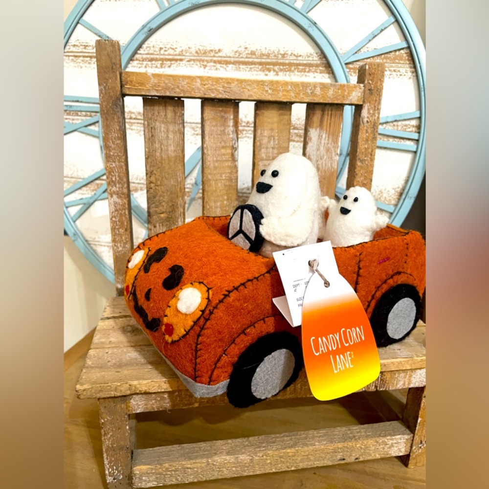 HALLOWEEN FELT GHOST FAMILY Driving Pumpkin Car BNWT from Candy Corn Lane